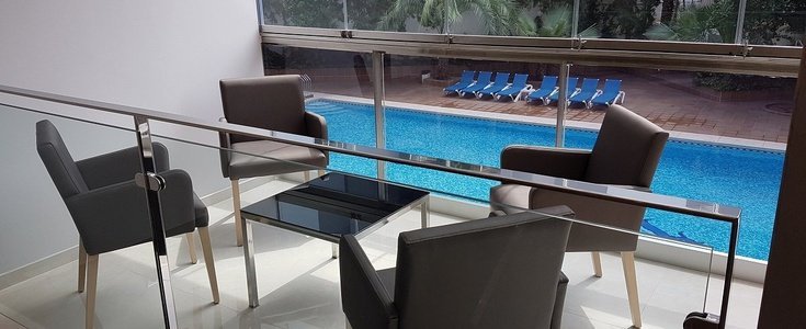 Chambre double avec vue sur la piscine Hôtel Perla Benidorm